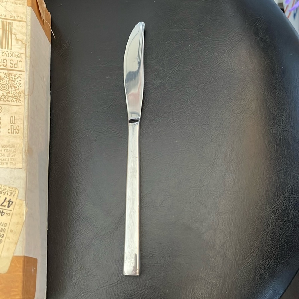 New Cambridge Chop Glossy Dinner Knife 9 1/8"
